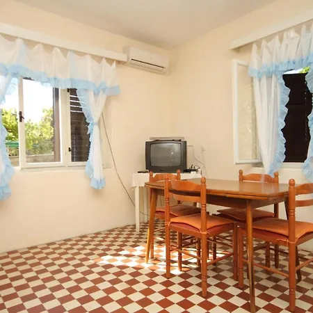 8127b Apartment *