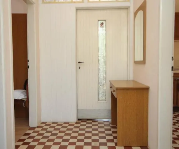 8127b Apartman Savar